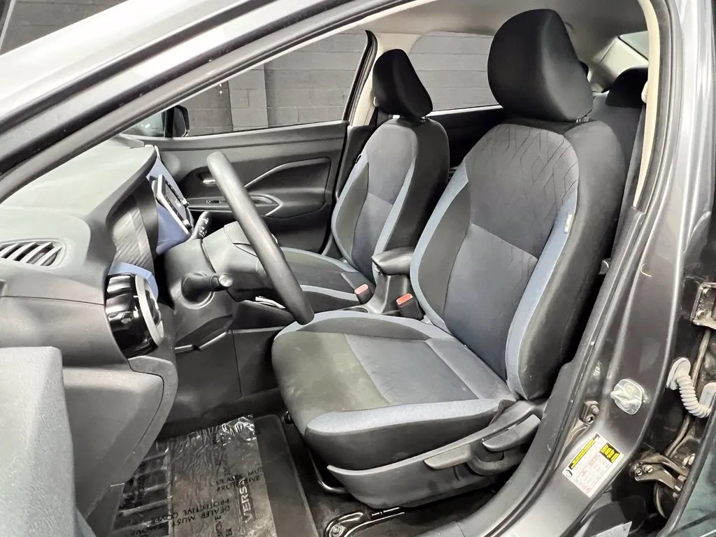 Nissan Versa photo 6