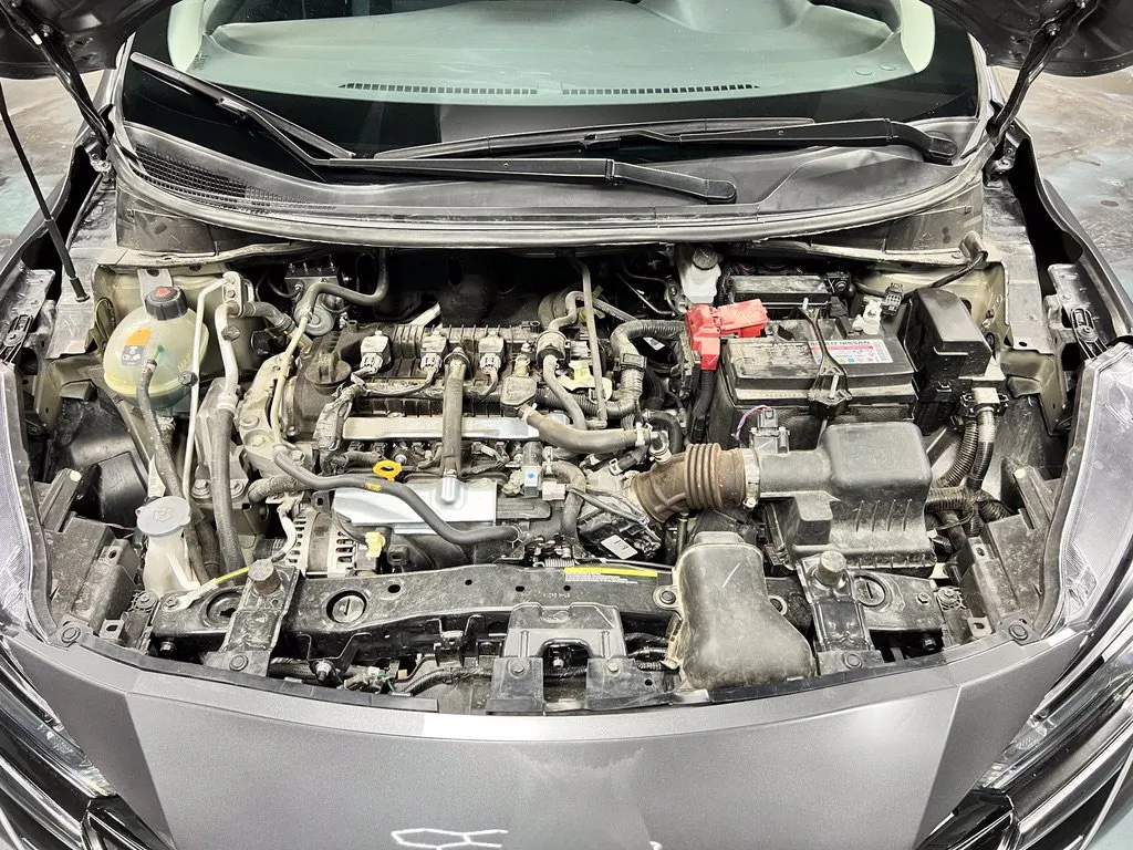 Nissan Versa photo 8