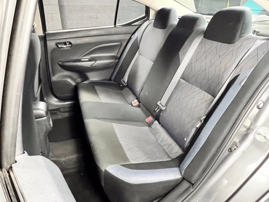 Nissan Versa photo 19