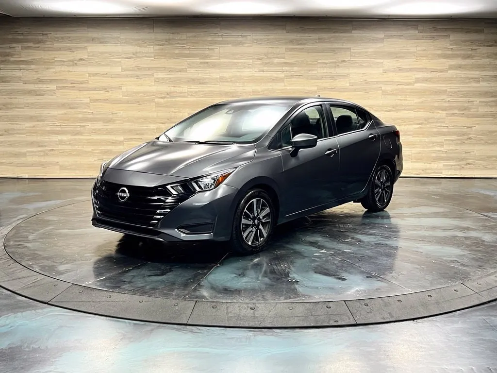 Nissan Versa photo 9