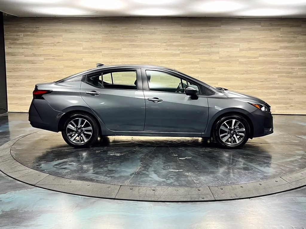 Nissan Versa photo 16