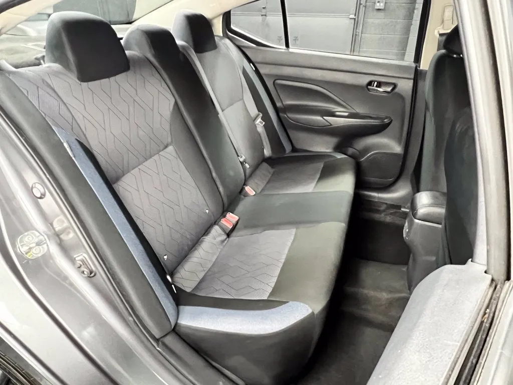 Nissan Versa photo 17