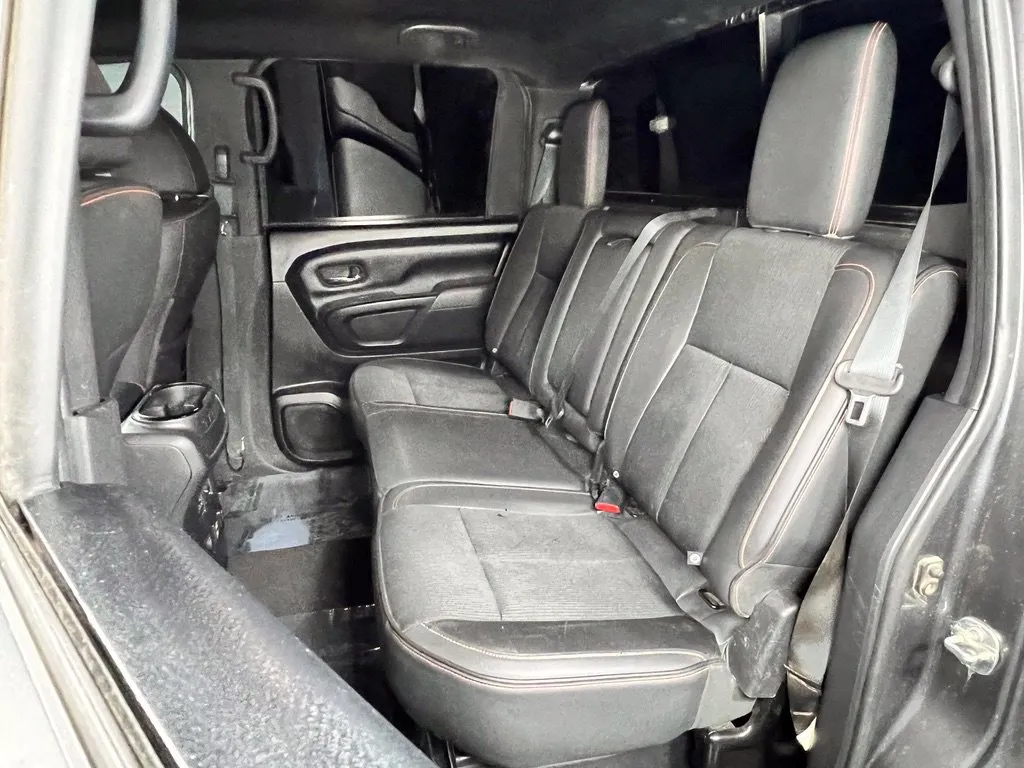 Nissan Titan photo 17