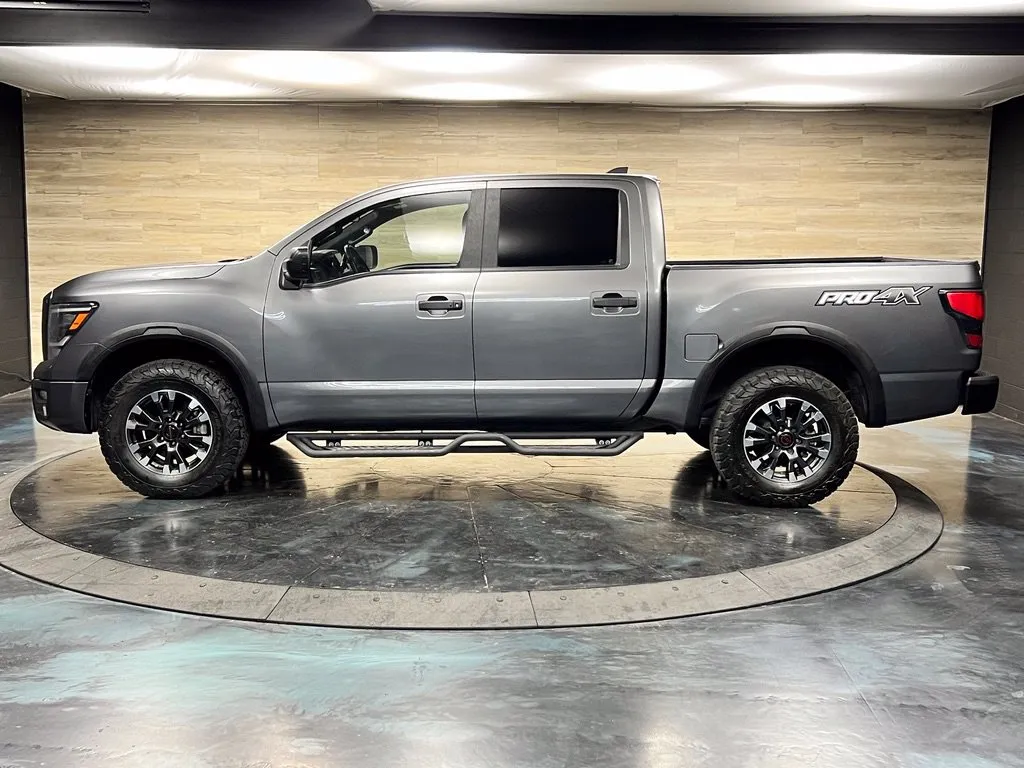 Nissan Titan photo 23