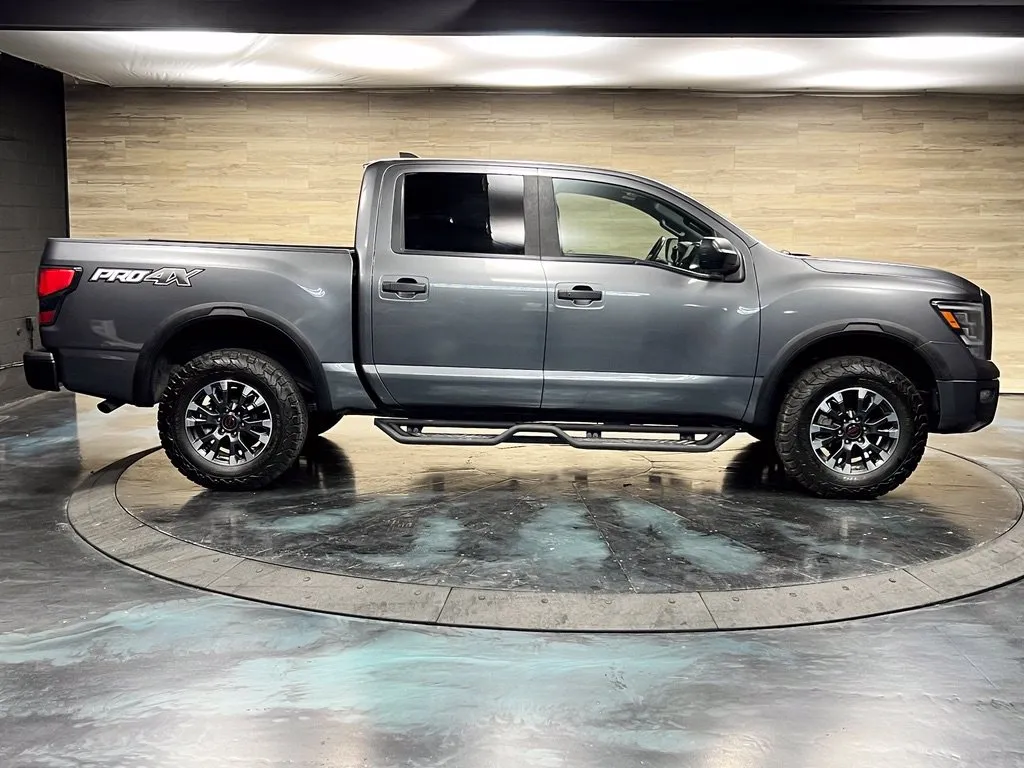 Nissan Titan photo 21