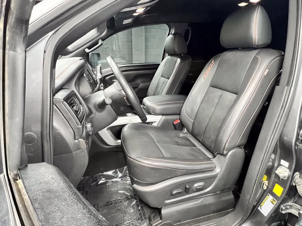 Nissan Titan photo 6