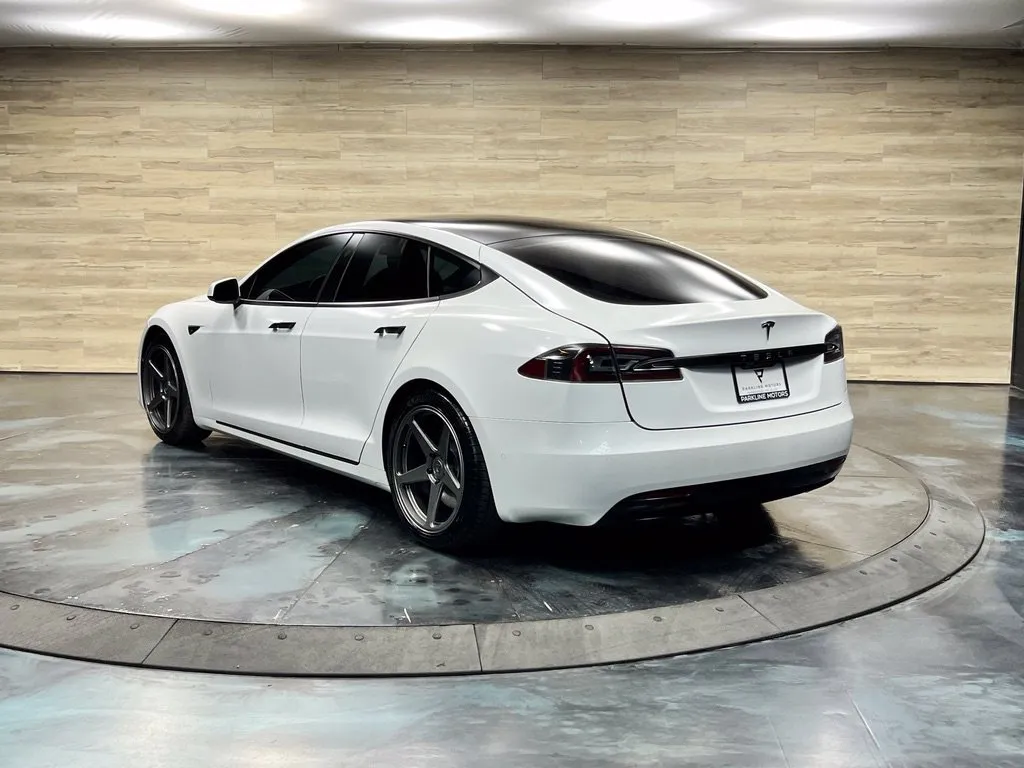 Tesla Model S photo 12