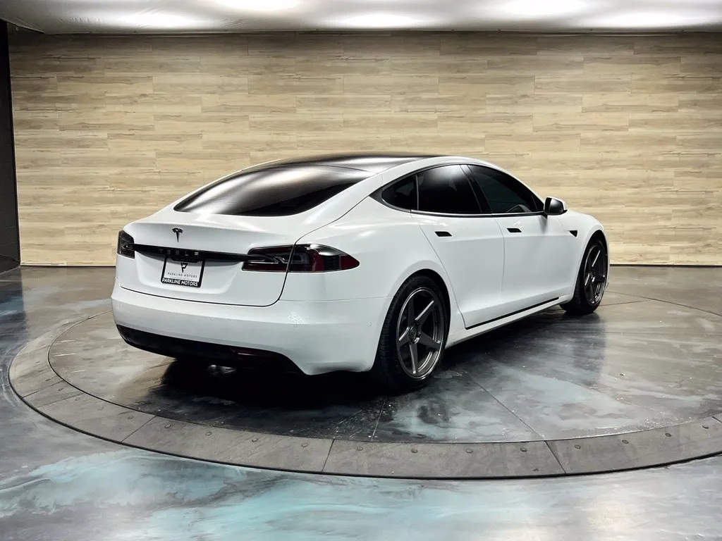 Tesla Model S photo 14