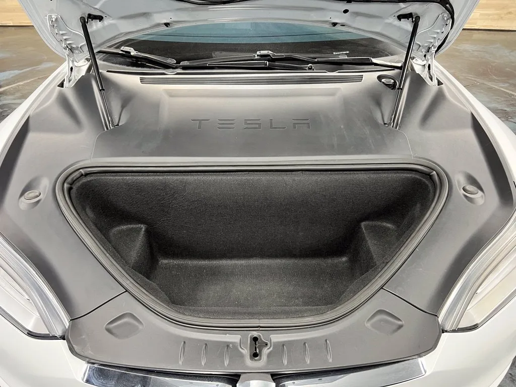 Tesla Model S photo 9