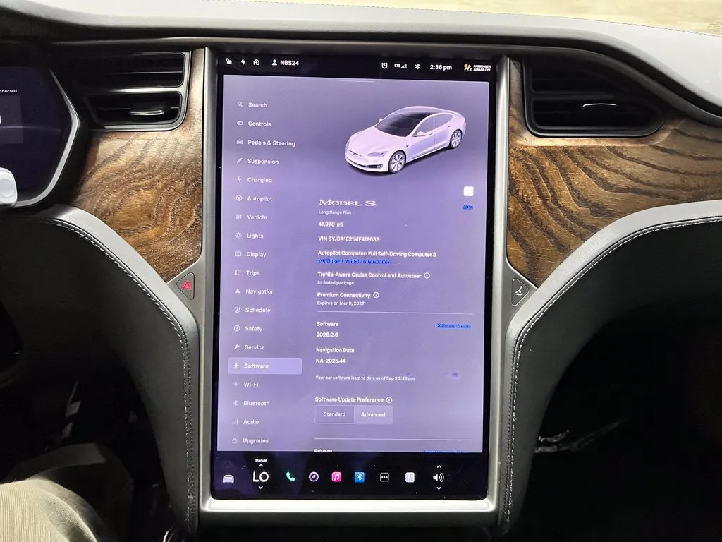 Tesla Model S photo 23