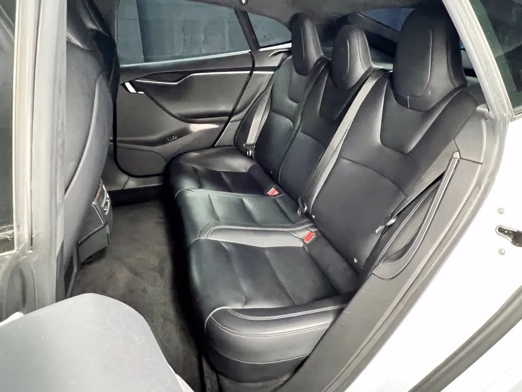 Tesla Model S photo 18