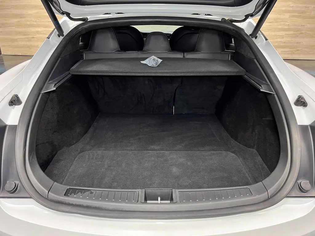 Tesla Model S photo 17