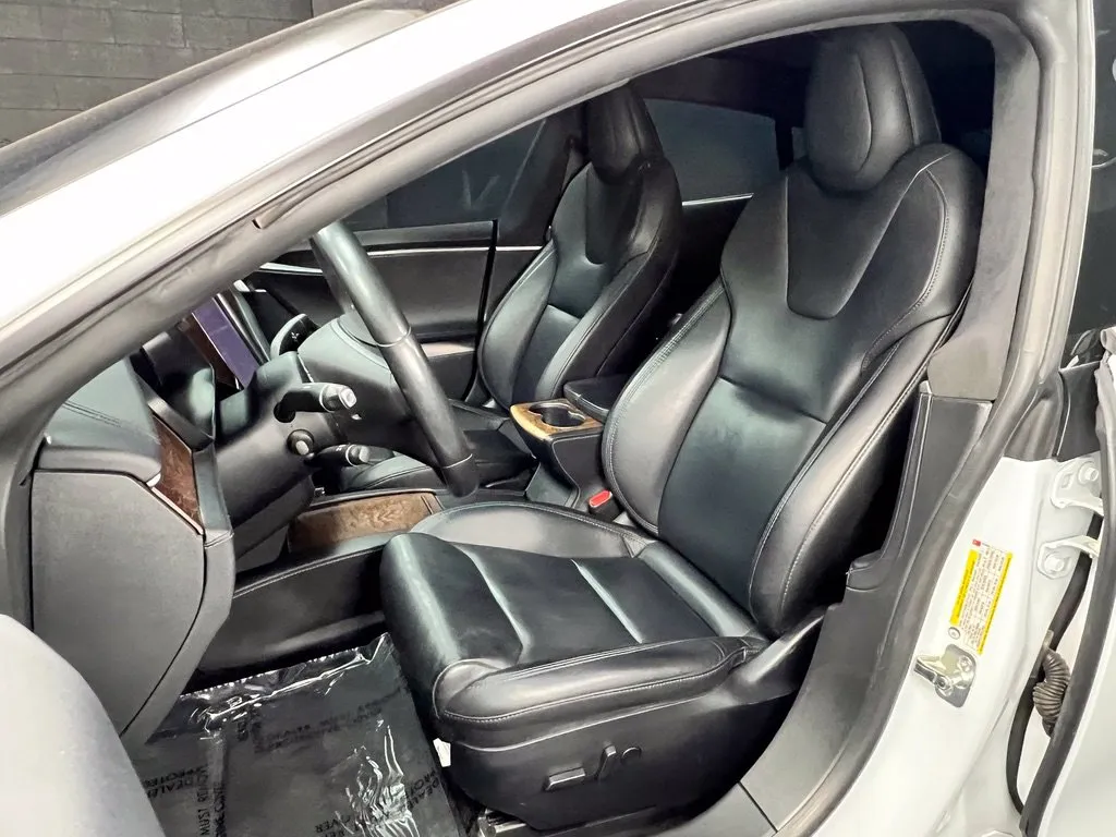 Tesla Model S photo 6