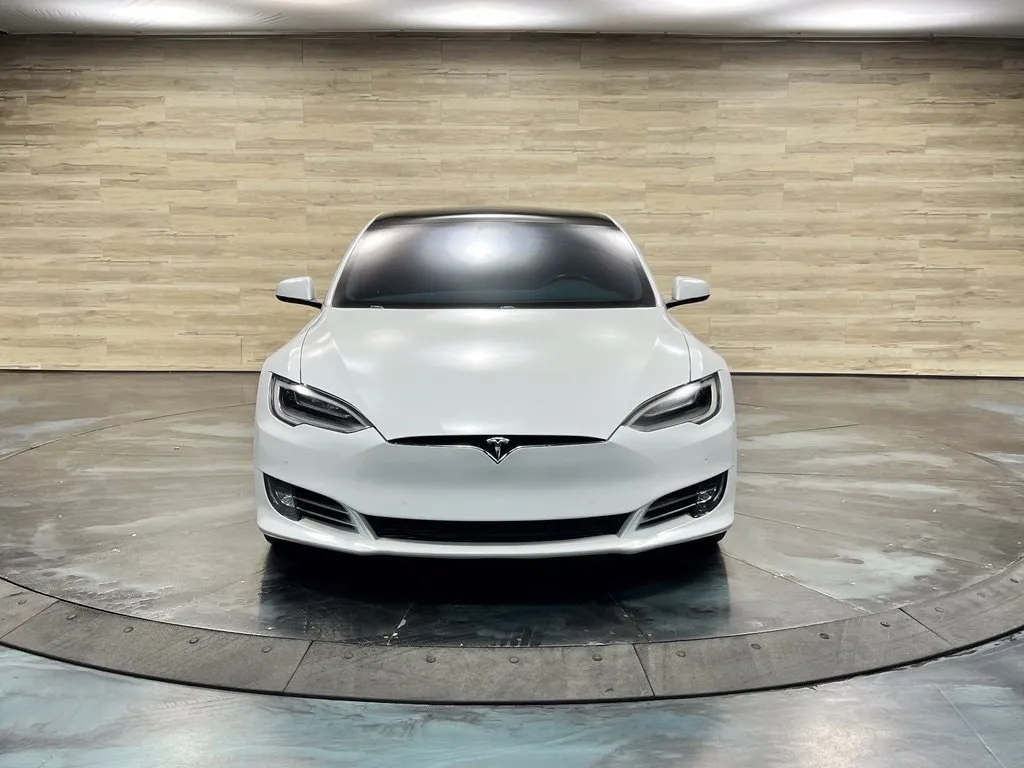 Tesla Model S photo 8