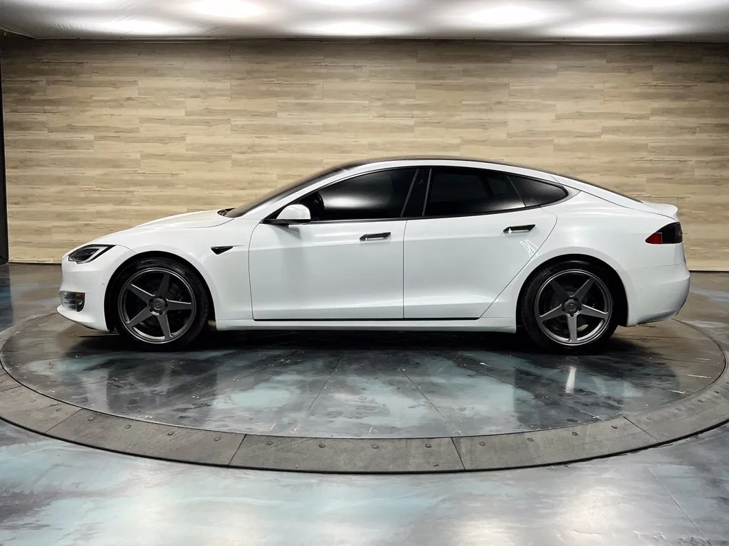 Tesla Model S photo 10