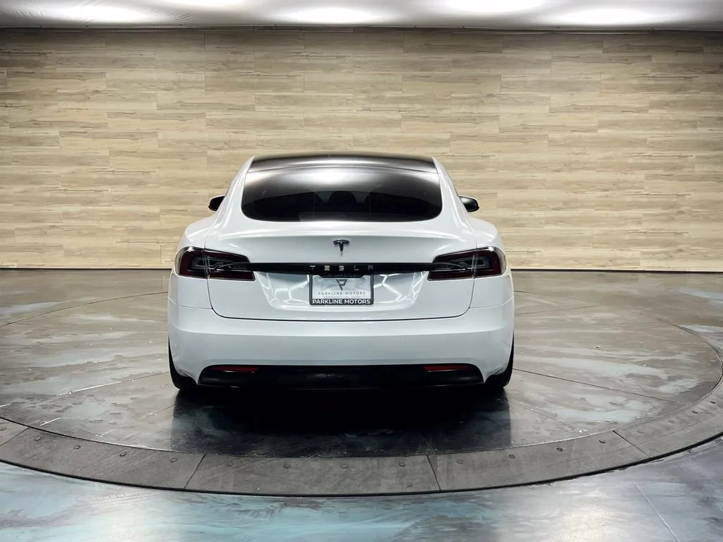 Tesla Model S photo 13