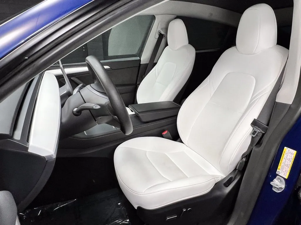 Tesla Model Y photo 6
