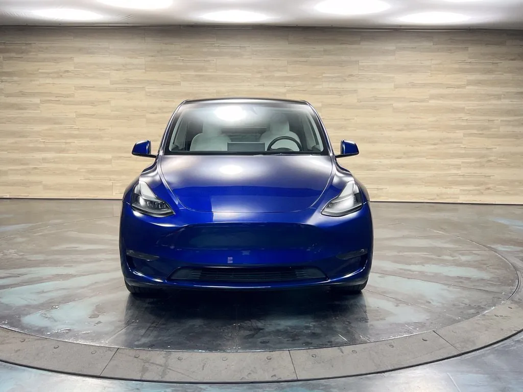 Tesla Model Y photo 8
