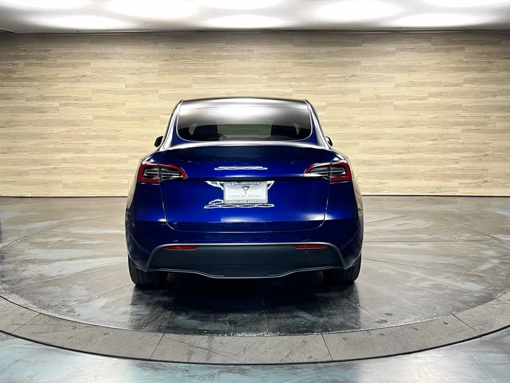 Tesla Model Y photo 17