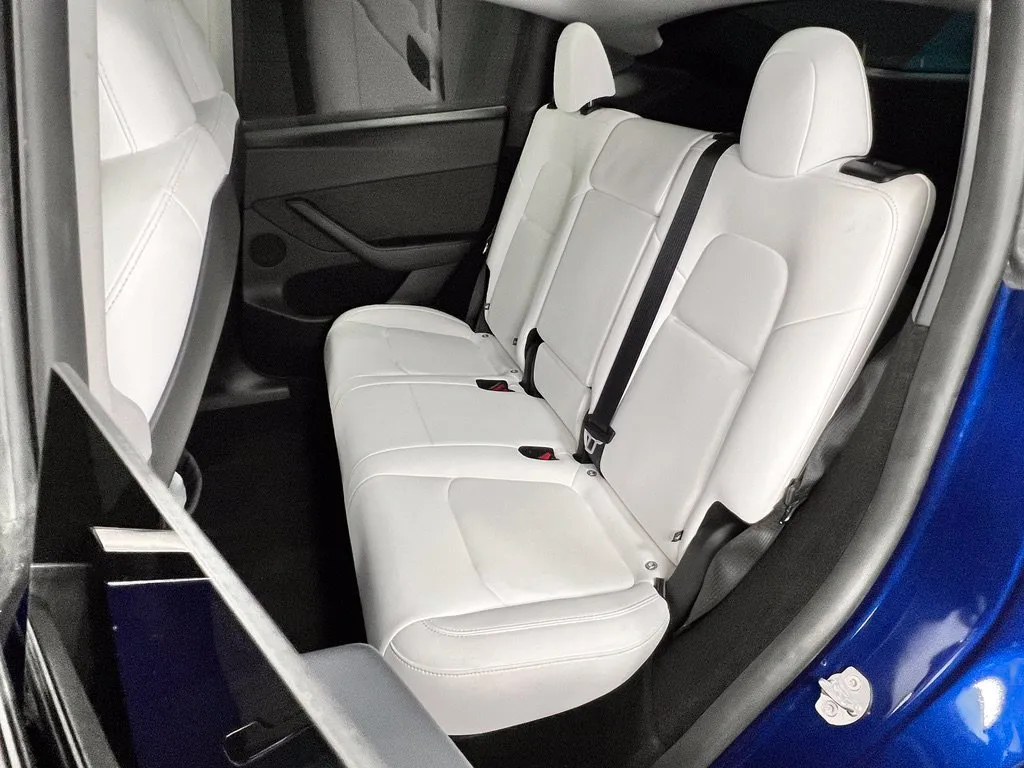 Tesla Model Y photo 15