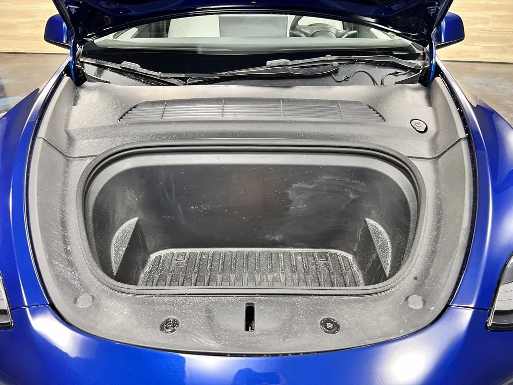 Tesla Model Y photo 9