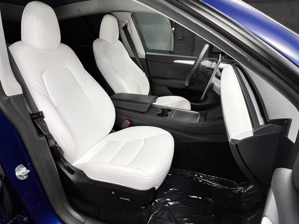 Tesla Model Y photo 7