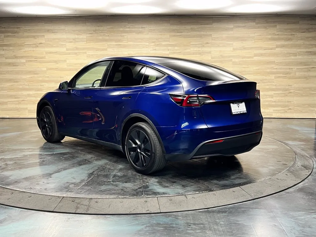 Tesla Model Y photo 11