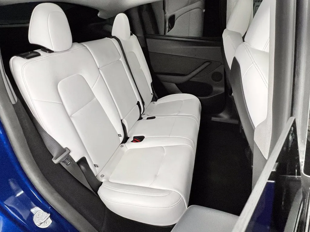 Tesla Model Y photo 16