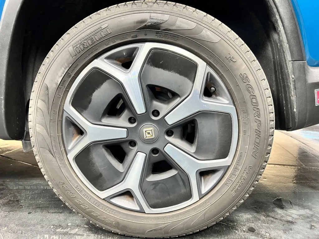 Rivian R1S photo 26
