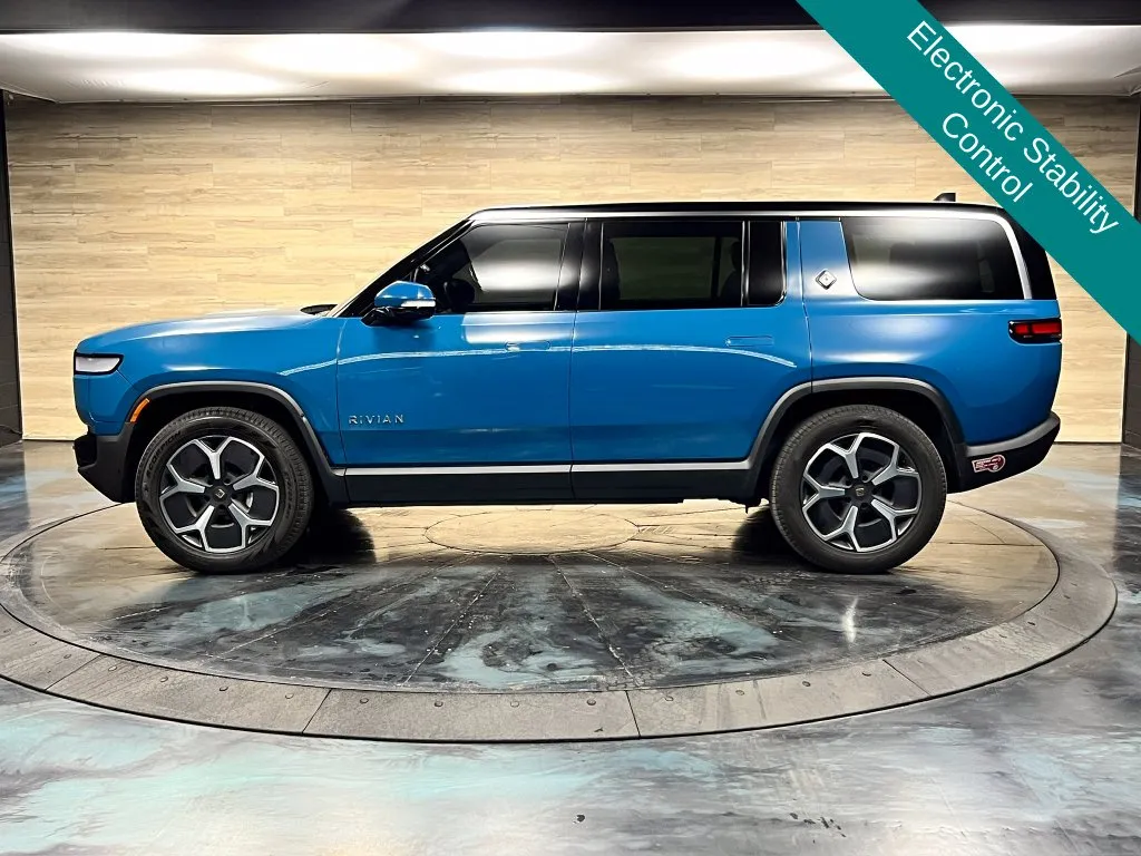 Rivian R1S photo 11
