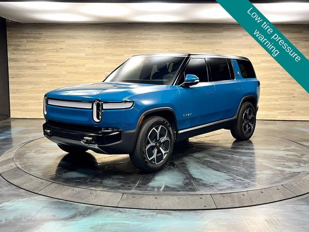 Rivian R1S photo 8