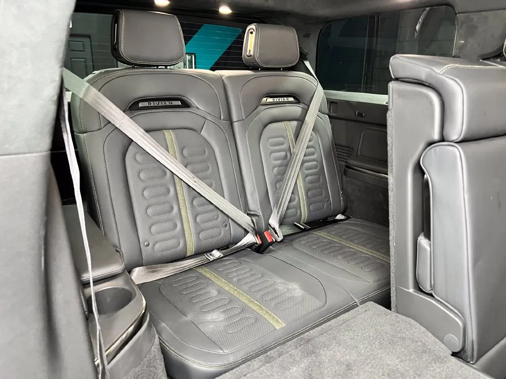 Rivian R1S photo 19
