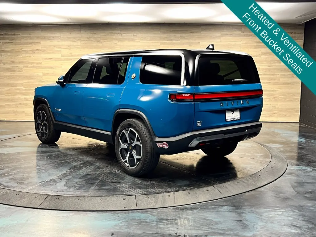 Rivian R1S photo 14