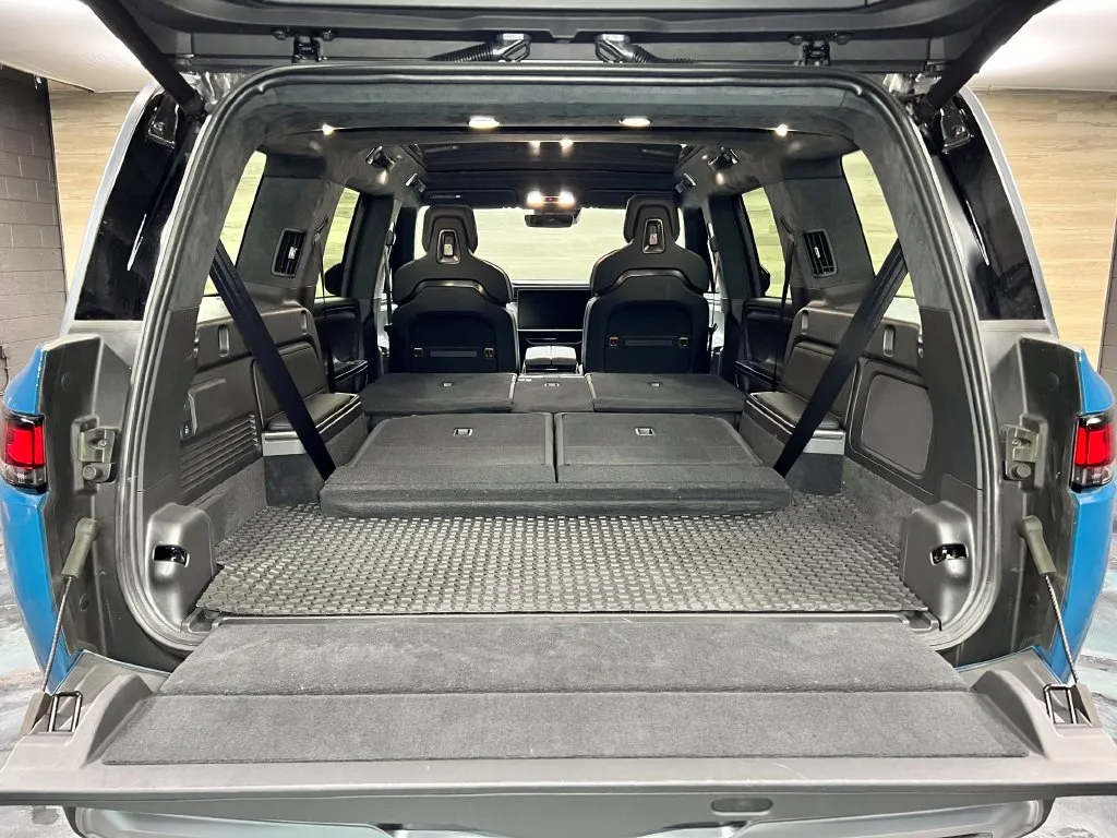 Rivian R1S photo 21
