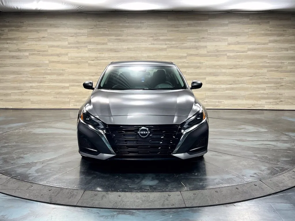 Nissan Altima photo 8