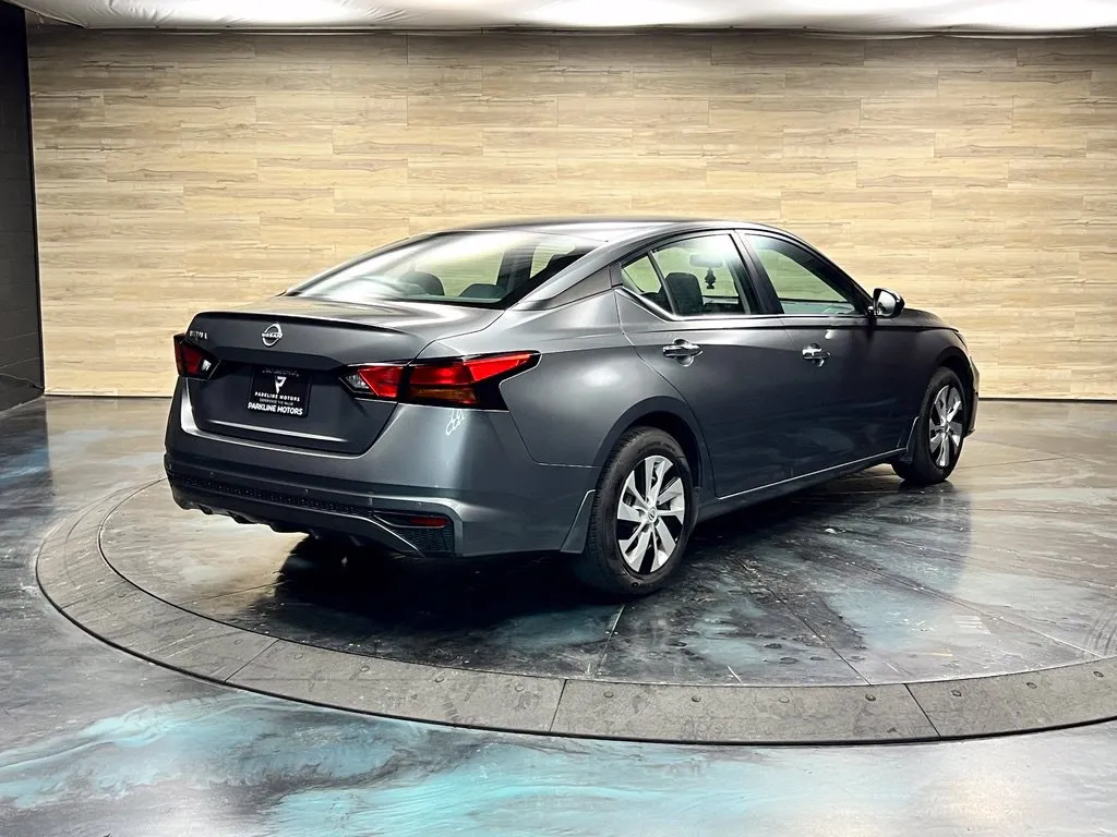 Nissan Altima photo 15