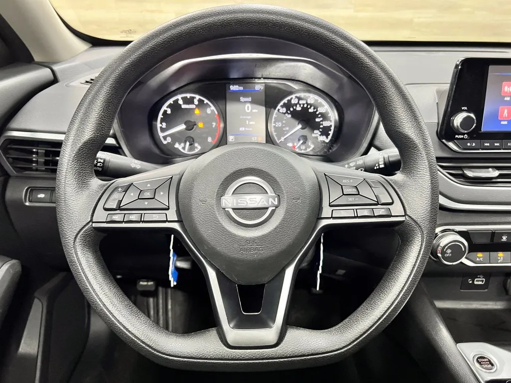 Nissan Altima photo 3