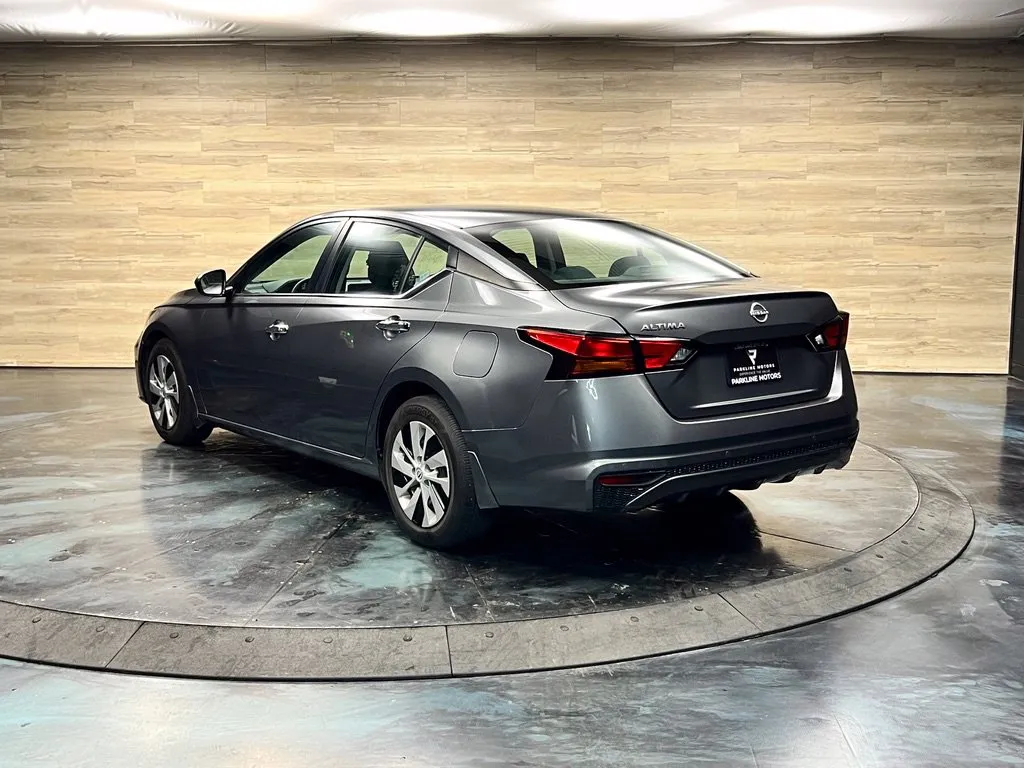 Nissan Altima photo 12