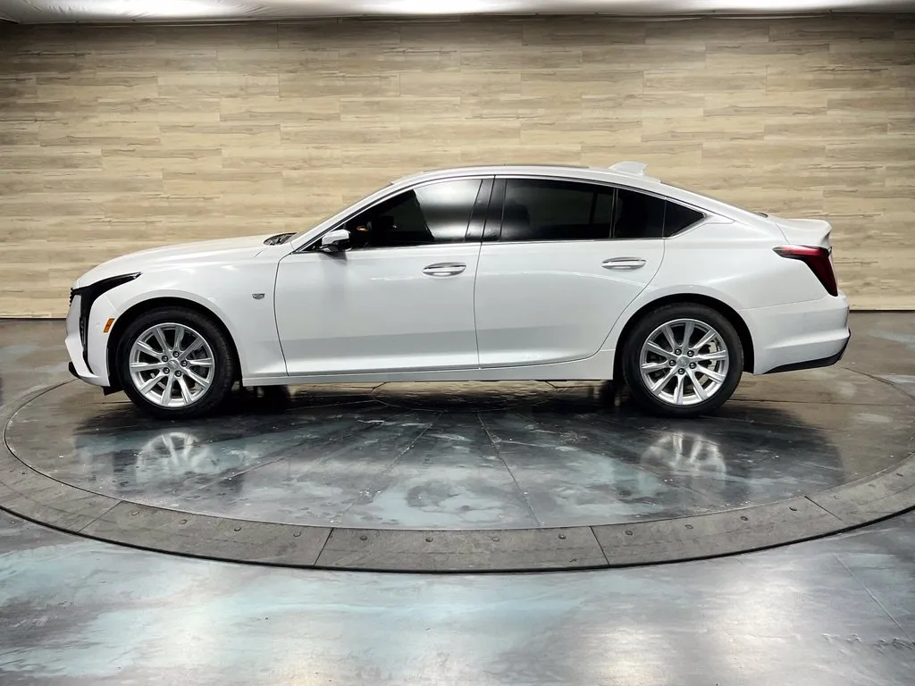 Cadillac CT5 photo 25