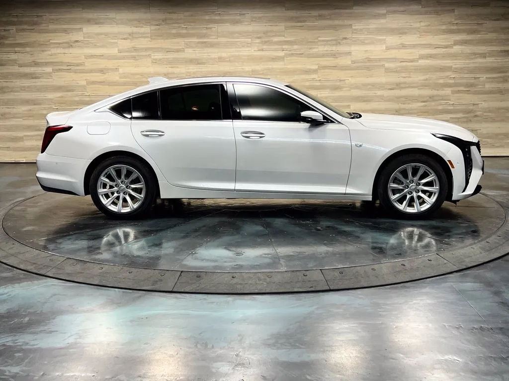 Cadillac CT5 photo 28