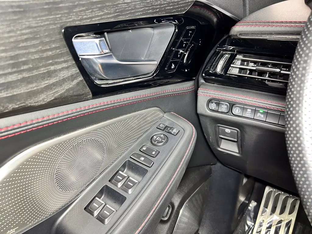 Acura MDX photo 24