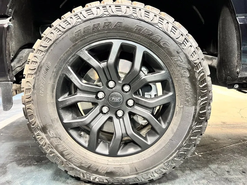 Ford F-150 photo 9