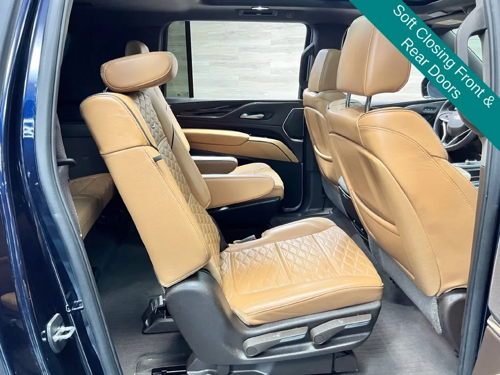 Cadillac Escalade ESV photo 15