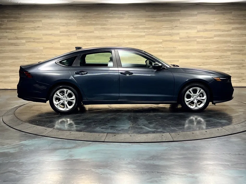 Honda Accord photo 18