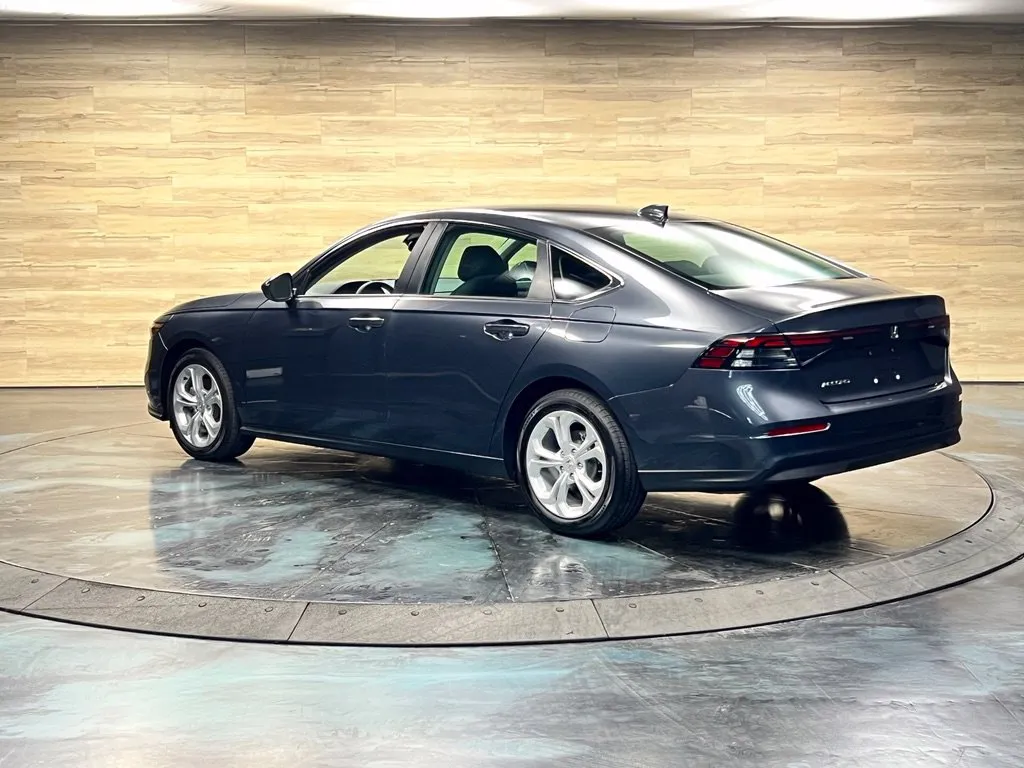 Honda Accord photo 13