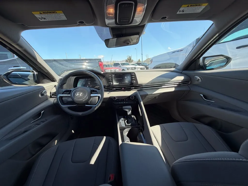 Hyundai Elantra photo 6
