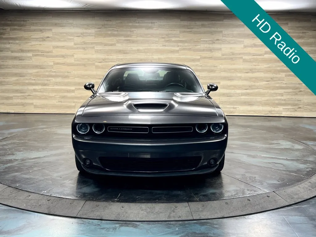 Dodge Challenger photo 8