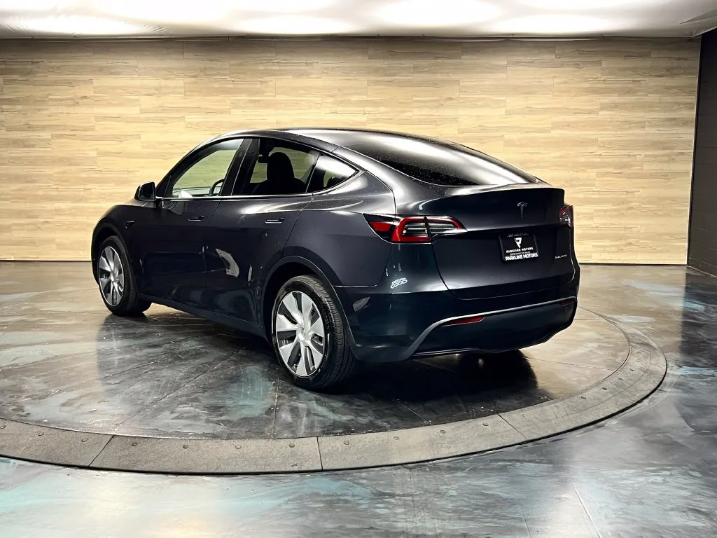 Tesla Model Y photo 11