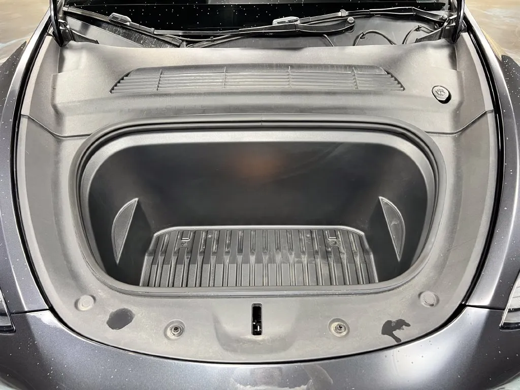 Tesla Model Y photo 9