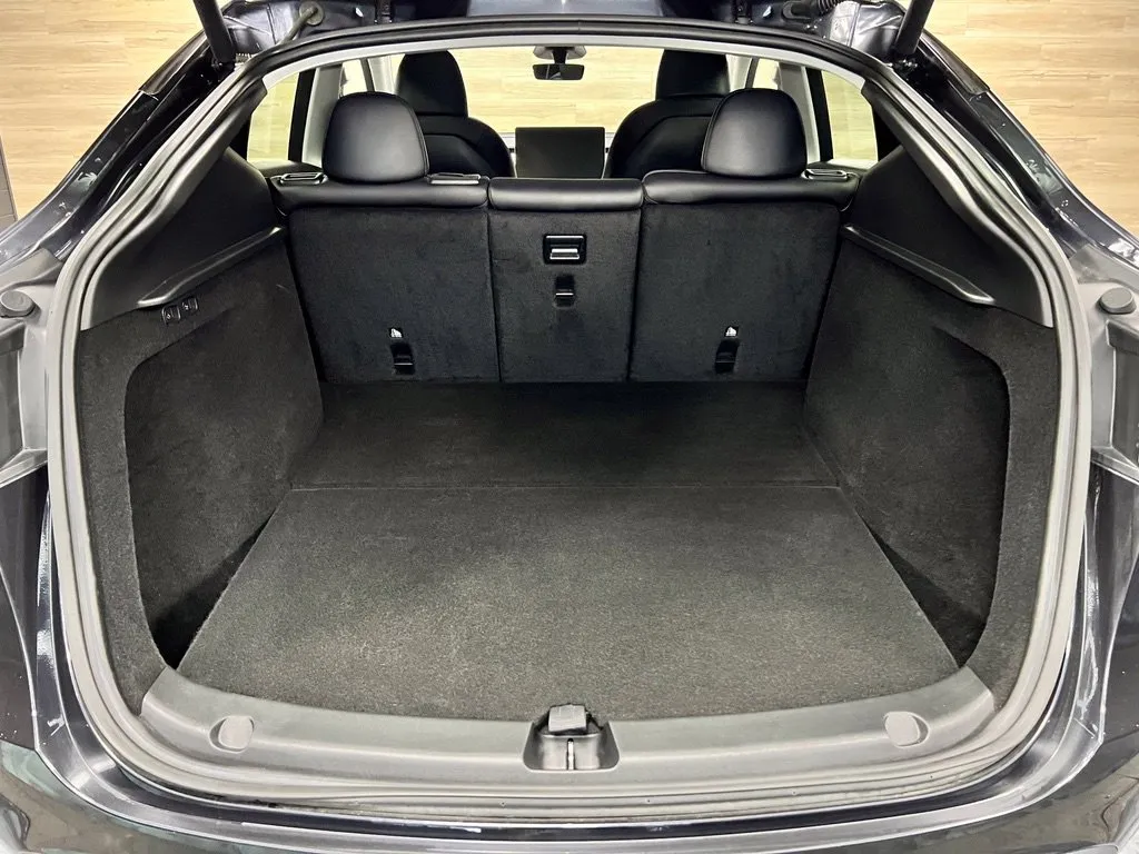 Tesla Model Y photo 15